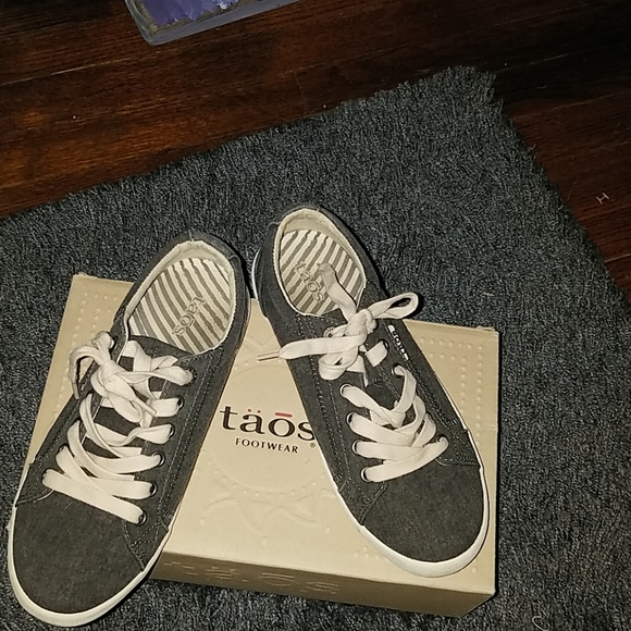 Taōs - Picture 2 of 3